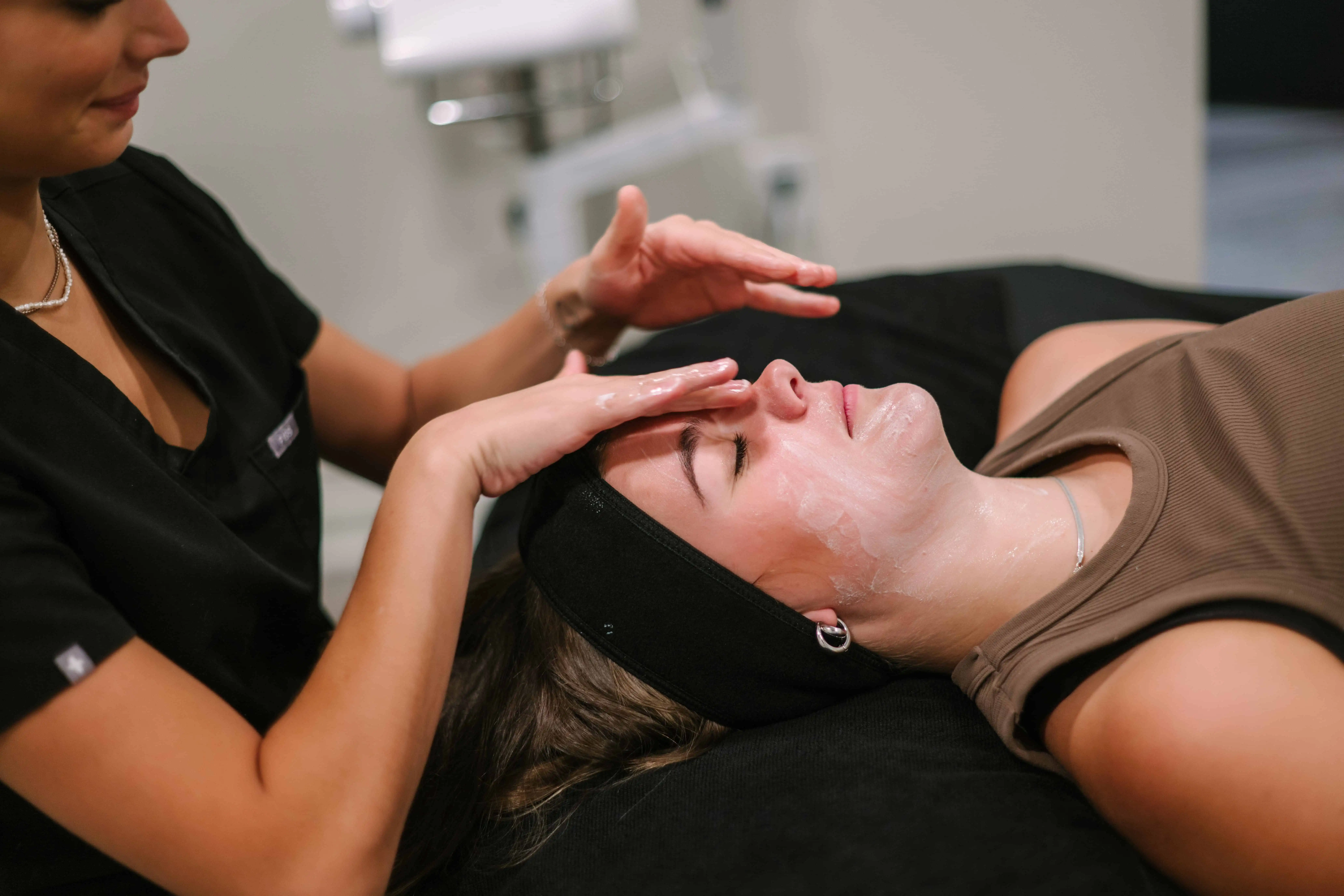 Extractions Treatment in Knoxville, TX | Arabella Medical Aesthetics